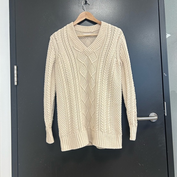 L.L.Bean Signature M cotton cable knit V-Neck sweater in excellent used conditio - Picture 2 of 12